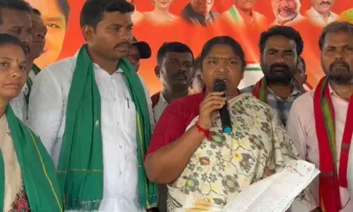 Hold talks with Naxals, Seethakka urges Centre