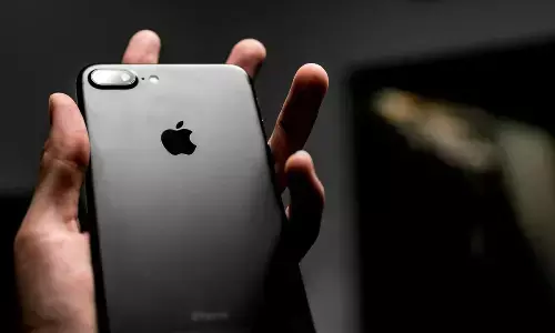 Apple Warns iPhone Users in 100 Countries of Mercenary Spyware Attacks