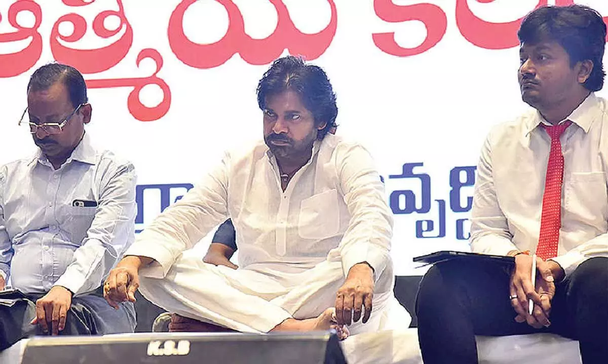 Pawan declares MGNREGS workers as shramiks Pawan declares MGNREGS workers as shramiks