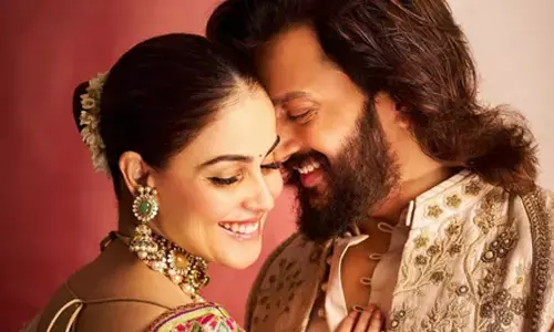 Genelia Dsouza bows down to hubby Riteish Deshmukh after watching Raid 2