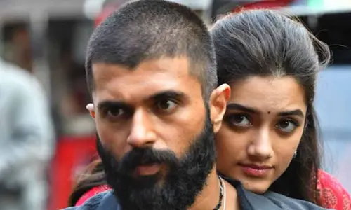 Kingdom Movie Release: 75-Foot Vijay Deverakonda Cutout Stuns Hyderabad Fans