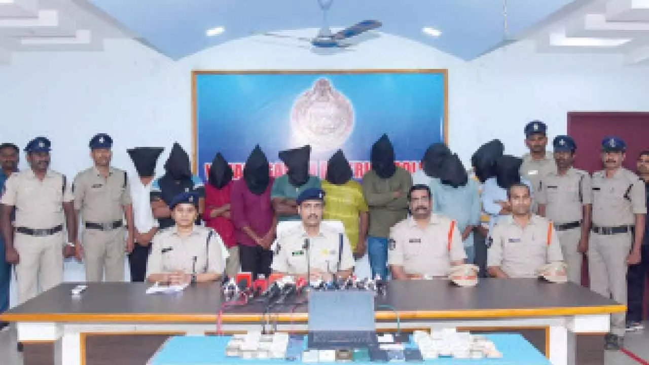 Online betting racket busted, 11 arrested Online betting racket busted, 11 arrested