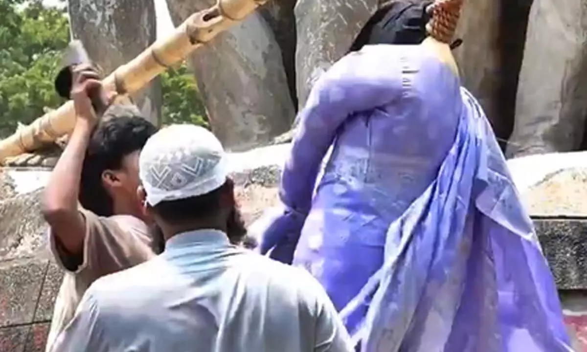 Bdesh: Radical Islamist group organises rally demanding womens reform body dissolution Bdesh: Radical Islamist group organises rally demanding womens reform body dissolution