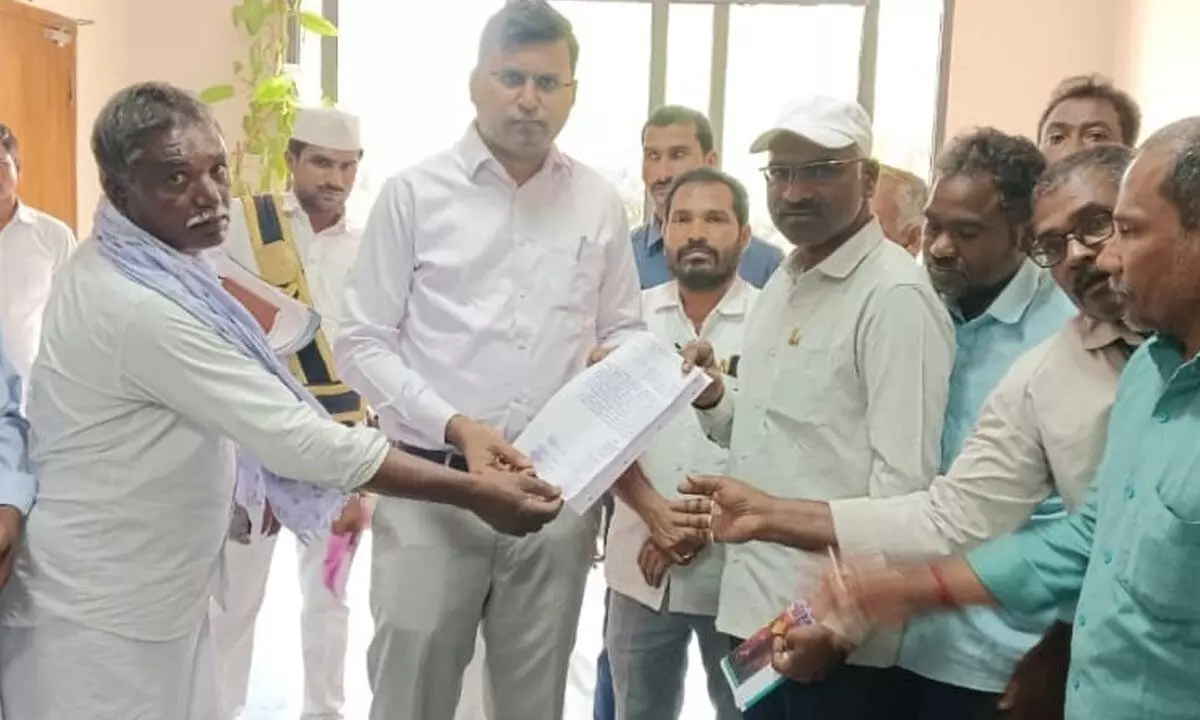 CPM Demands Immediate Compensation for Farmers Devastated by Fire in Pragaturu Village