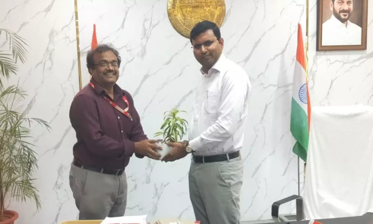L. Srinivasa Rao Assumes Charge as Gadwal Lead Bank Manager, Meets Collector Santhosh L. Srinivasa Rao Assumes Charge as Gadwal Lead Bank Manager, Meets Collector Santhosh