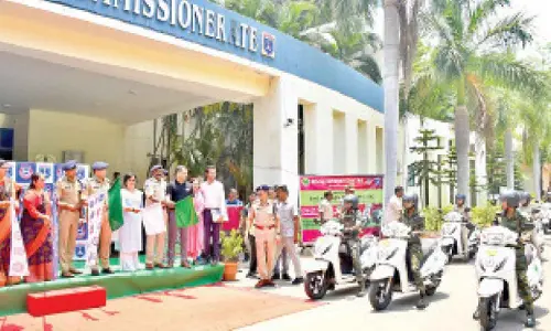 Cyberabad CP flags off SHE Teams vehicles