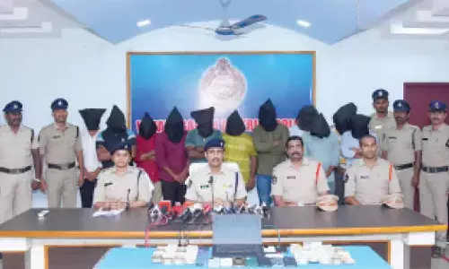 Online betting racket busted, 11 arrested