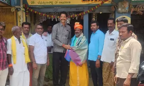 BJP Leaders Felicitate Devoted Rama Bhakta Chakravarthi Acharyulu in Jogulamba Gadwal District