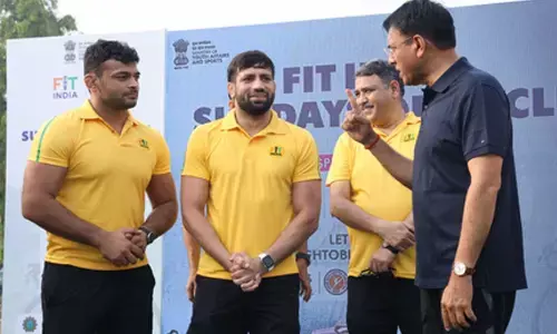 Wrestlers Ravi Dahiya, Deepak Punia join Sports Min Mandaviya at Fit India Sundays on Cycle in Delhi