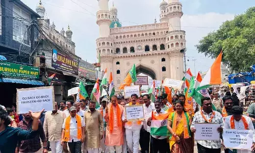 BJP leaders protest at Charminar, urge deportation of illegal Pakistanis, Bangladeshis