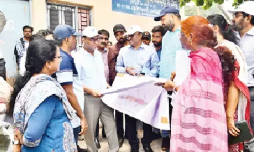 CS reviews key infra projects, pushes for timely completion