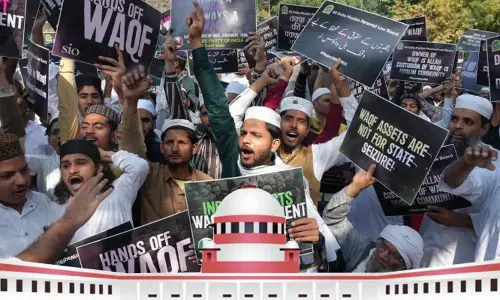 SC to hear batch of pleas against Waqf Act today