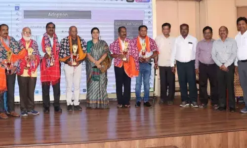 Nagarkurnool District Tops State in AI-Based Learning – DEO Ramesh Kumar Felicitated by Principal Secretary Yogita Rana