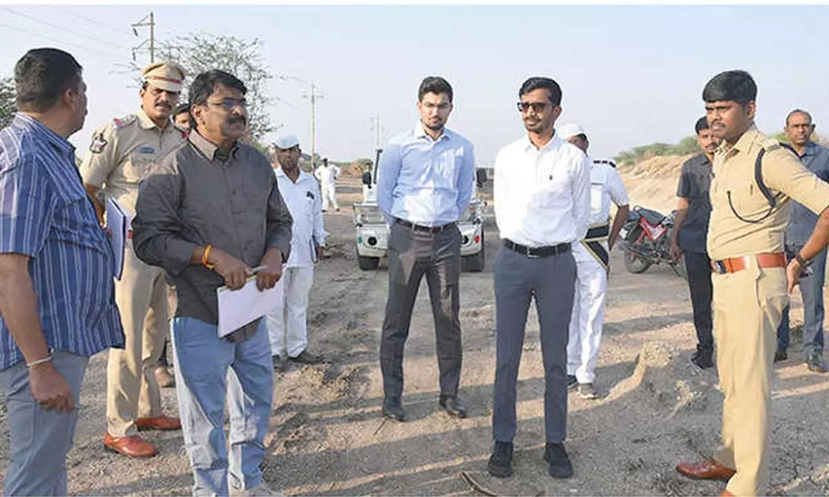 Babus inspect Handri-Neeva canal works ahead of CM visit Babus inspect Handri-Neeva canal works ahead of CM visit