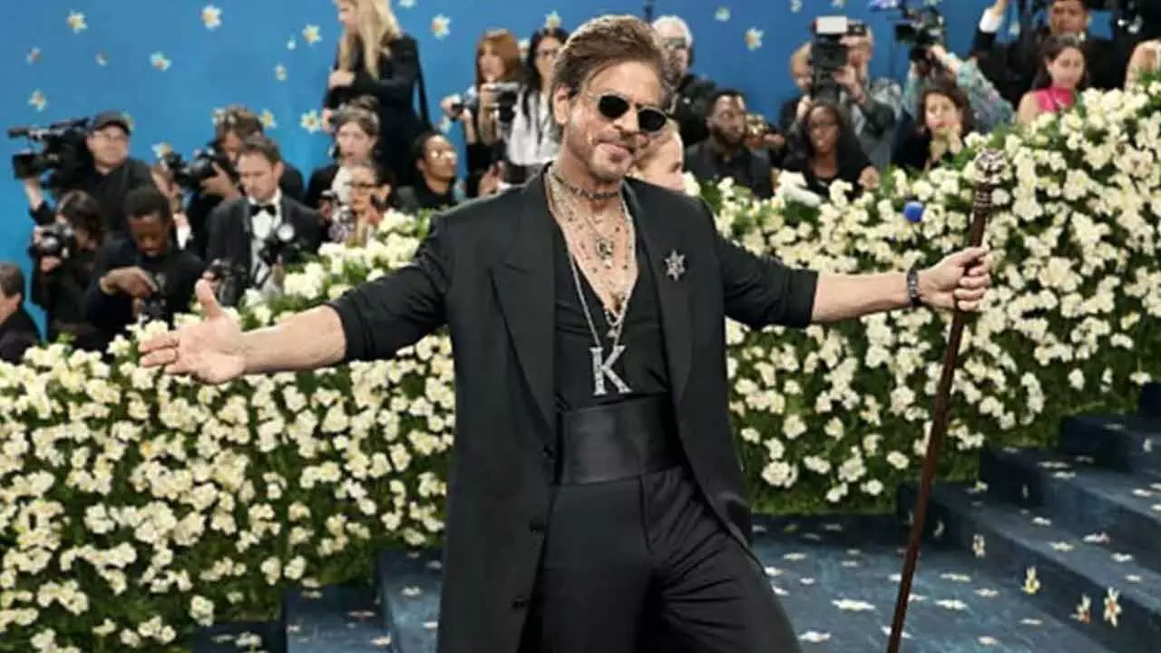 Shah Rukh Khan Makes Regal Met Gala Debut in Sabyasachi Couture Shah Rukh Khan Makes Regal Met Gala Debut in Sabyasachi Couture