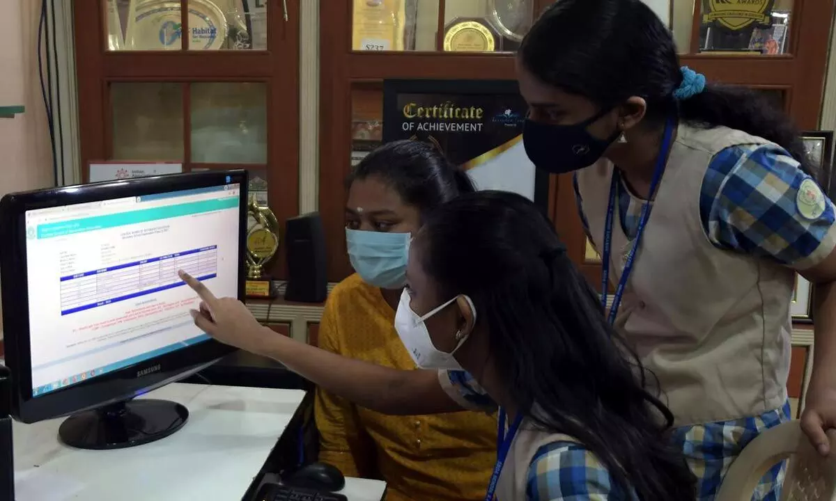 How to Access CBSE Class 10 & 12 Mark Sheet and Migration Certificate on DigiLocker (2025 Guide) How to Access CBSE Class 10 & 12 Mark Sheet and Migration Certificate on DigiLocker (2025 Guide)