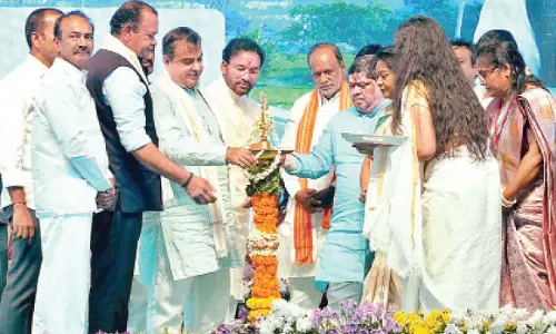 Road projects worth Rs 2L cr planned for TG in next 3 yrs: Gadkari