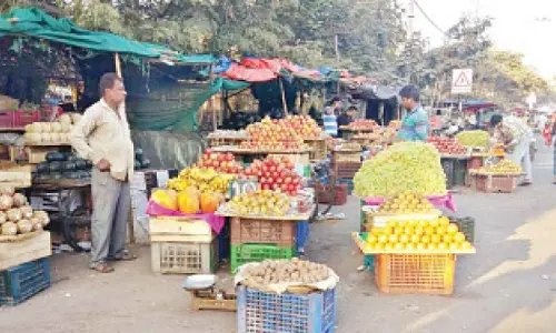 Vendors invade busy city streets; pique residents, commuters alike