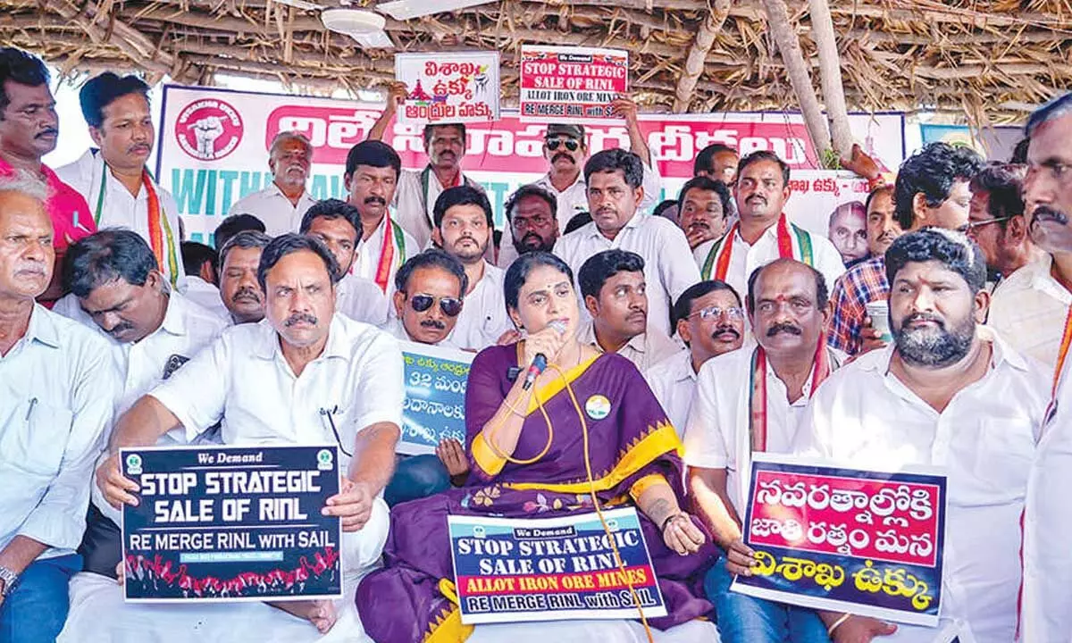 Sharmila extends support to Ukku agitators Sharmila extends support to Ukku agitators
