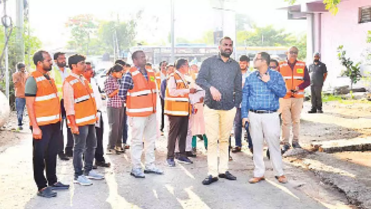 GHMC chief inspects devpt works in Kukatpally GHMC chief inspects devpt works in Kukatpally