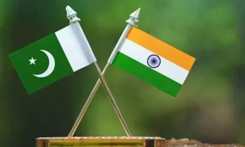 India heading to become 3rd largest economy, Pakistan on brink of collapse