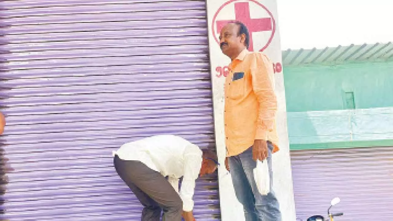 Wanaparthy: DMHO seizes 2 first-aid centres in raid Wanaparthy: DMHO seizes 2 first-aid centres in raid