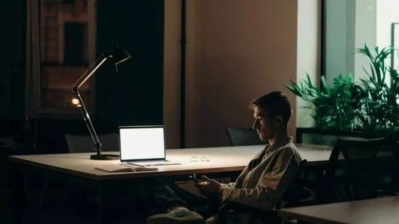 Daytime eating may reduce heart risks linked to night shifts: Study finds