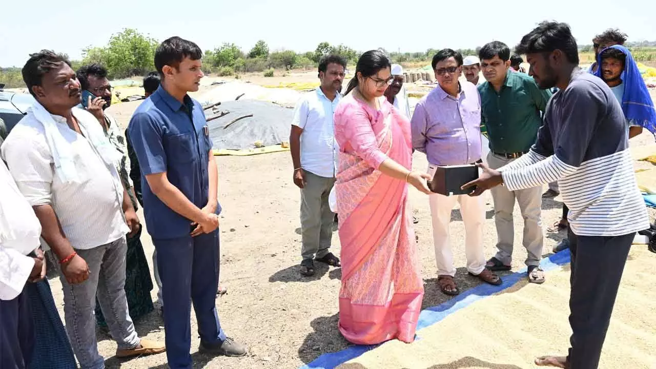 Mismanagement at paddy purchase centre irks Collector Abhilasha Abhinav Mismanagement at paddy purchase centre irks Collector Abhilasha Abhinav