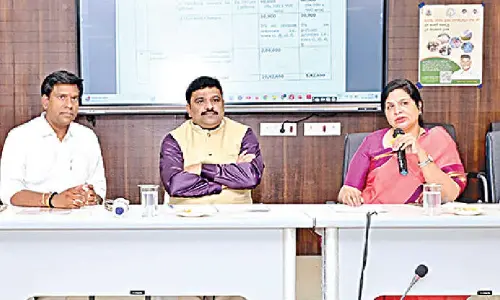 Handloom artisans should emerge as entrepreneurs: Commissioner