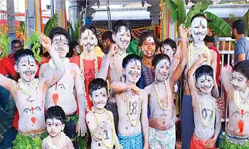 Devotees dress up as Bairagis
