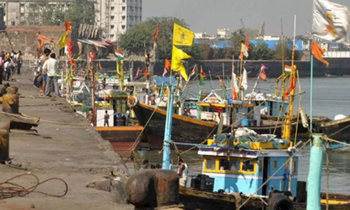 Navy sounds alert in Mumbai coastal area, asks fishermen to stop fishing in sensitive areas Navy sounds alert in Mumbai coastal area, asks fishermen to stop fishing in sensitive areas