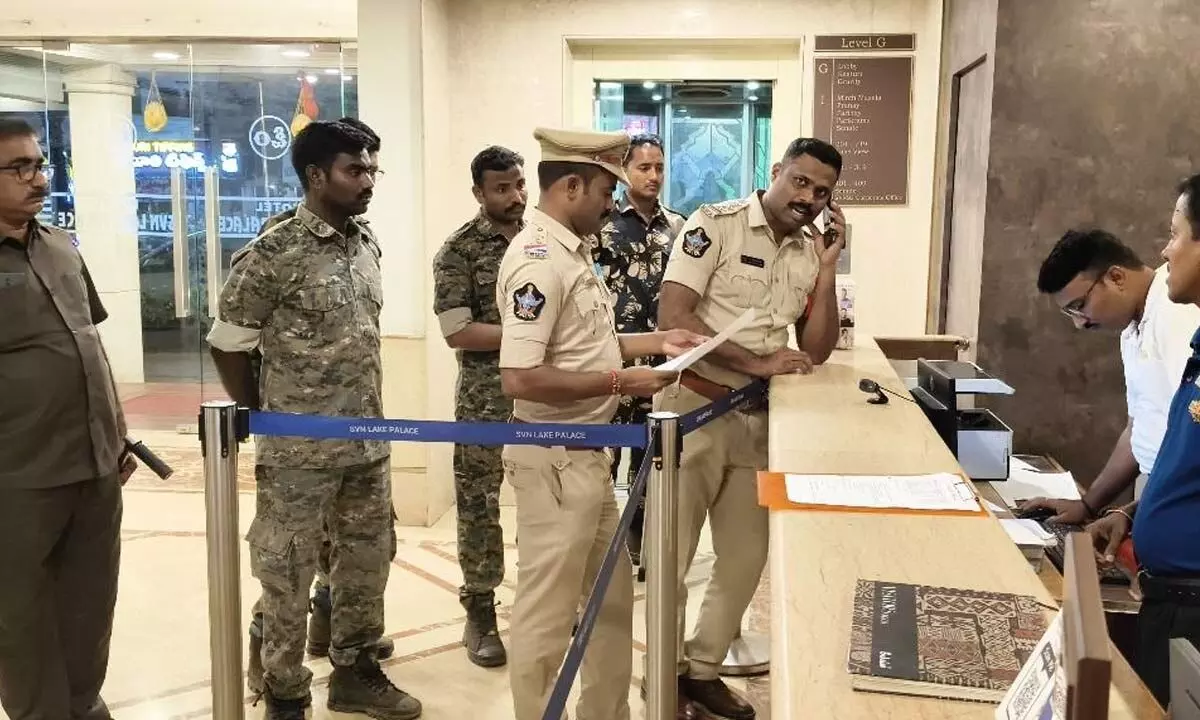 Cops conduct surprise inspections at hotels across dist Cops conduct surprise inspections at hotels across dist