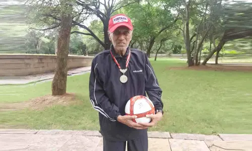 Jayesh Ranjan condoles passing away of renowned footballer DMK Afzal