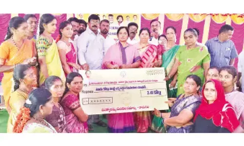 MLA Sunitha distributes cheques to beneficiaries