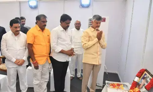 Naidu pays tribute to Murali Naik