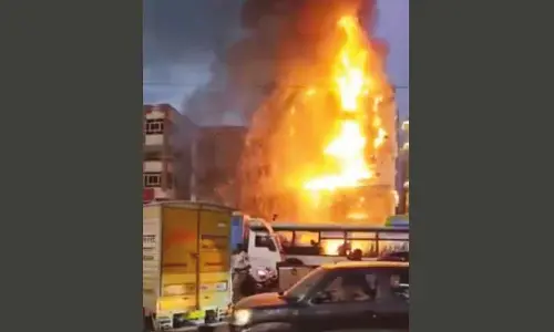 Massive fire breaks out in comml bldg in Chandanagar