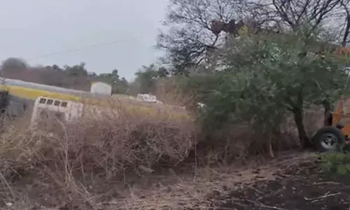 Three killed, 18 injured in bus-dumper collision in MPs Shajapur
