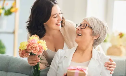 From skincare to smart tech gifts she won’t want to return this Mother’s Day (11th May)