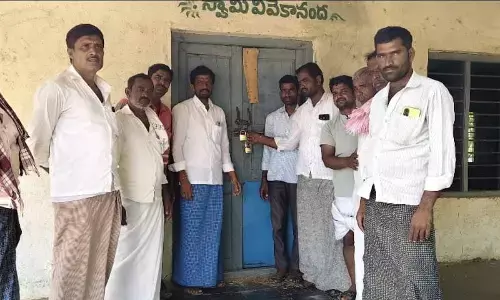 Karnataka Paddy Smuggling Sparks Farmer Outrage in Telangana: Kondapuram IKP Center Locked in Protest