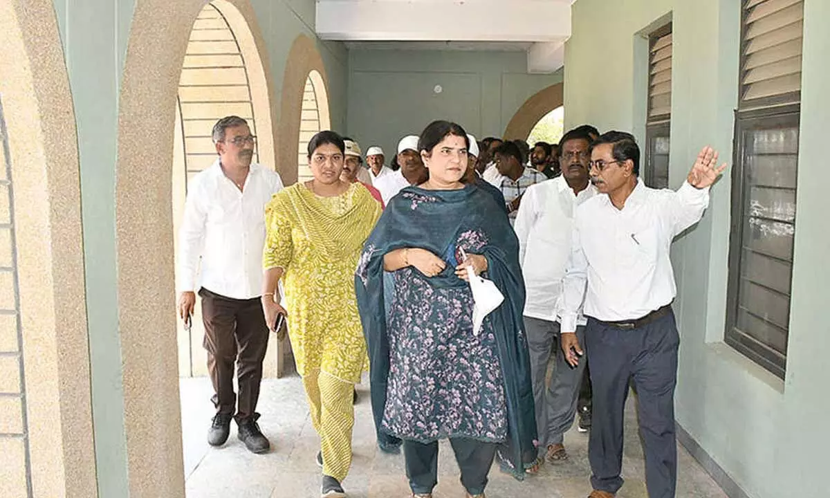 Collector stresses on new Kendriya Vidyalaya in Dhone Collector stresses on new Kendriya Vidyalaya in Dhone