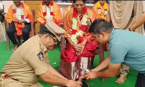Kurnool district police honour parents of soldiers serving at the borders