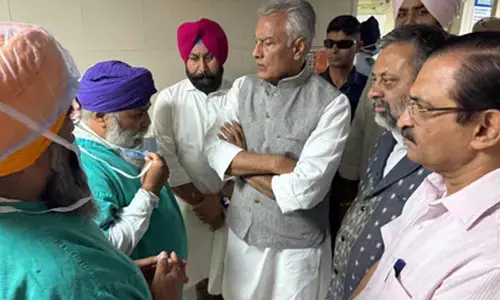 Punjab BJP chief Jakhar meets shelling victims, seeks Central package for state