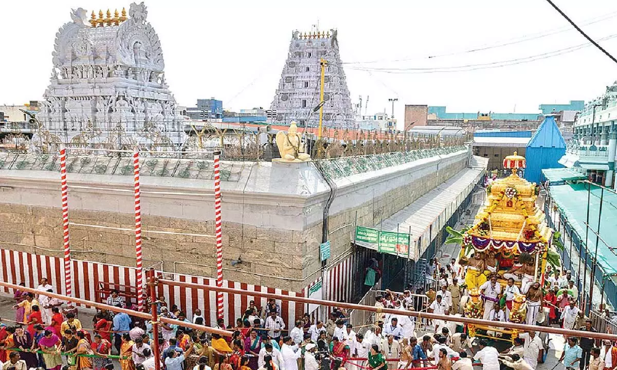Goddess Padmavathi takes a ride on Swarna Ratham Goddess Padmavathi takes a ride on Swarna Ratham