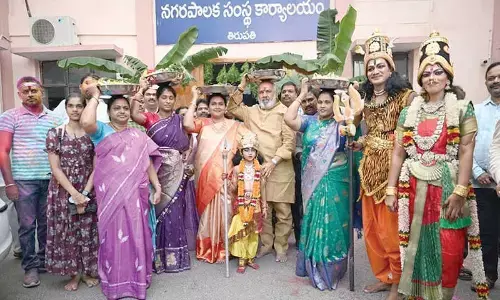 Corporation chief and deputy mayors presented ‘sare’ to goddess Gangamma