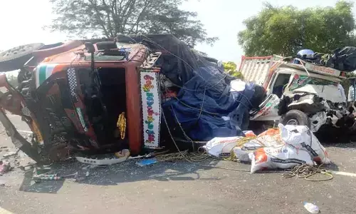 Four killed after lorry collides Bolero vehicle in Palnadu