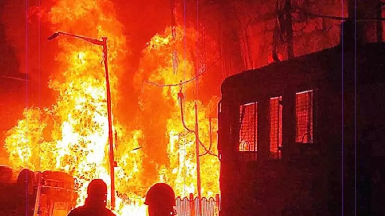 Massive fire breaks out in Gurugram