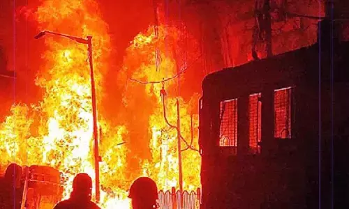 Massive fire breaks out in Gurugram