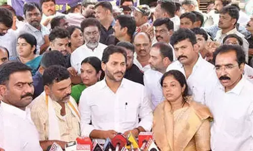 Jagan extends financial support to martyred jawan’s family