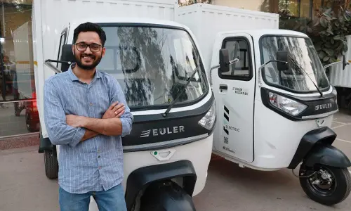 Driving in Hyderabad’s Narrow Lanes? Choose a 4W EV That’s Built for It
