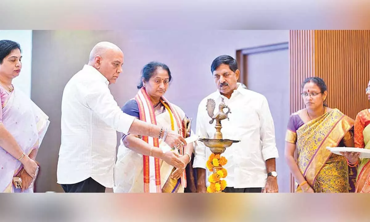 Elections to handloom coop bodies before Dasara: Minister Savitha